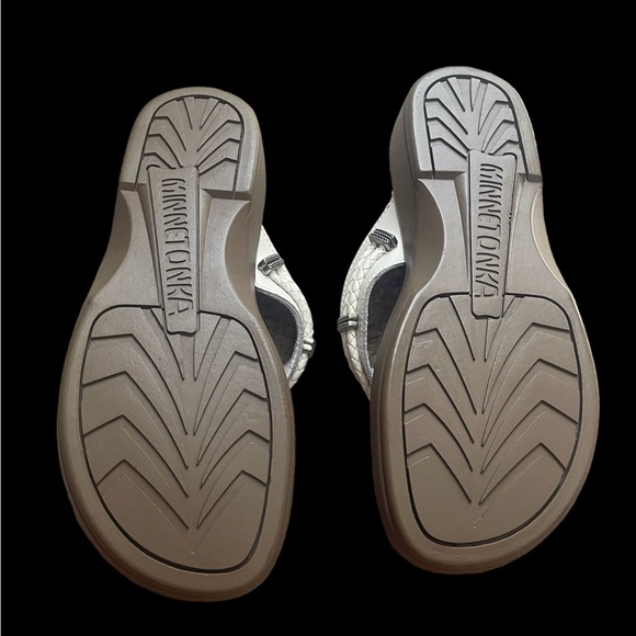 Minnetonka NEW White Leather Sandals size 7 - Picture 3 of 6